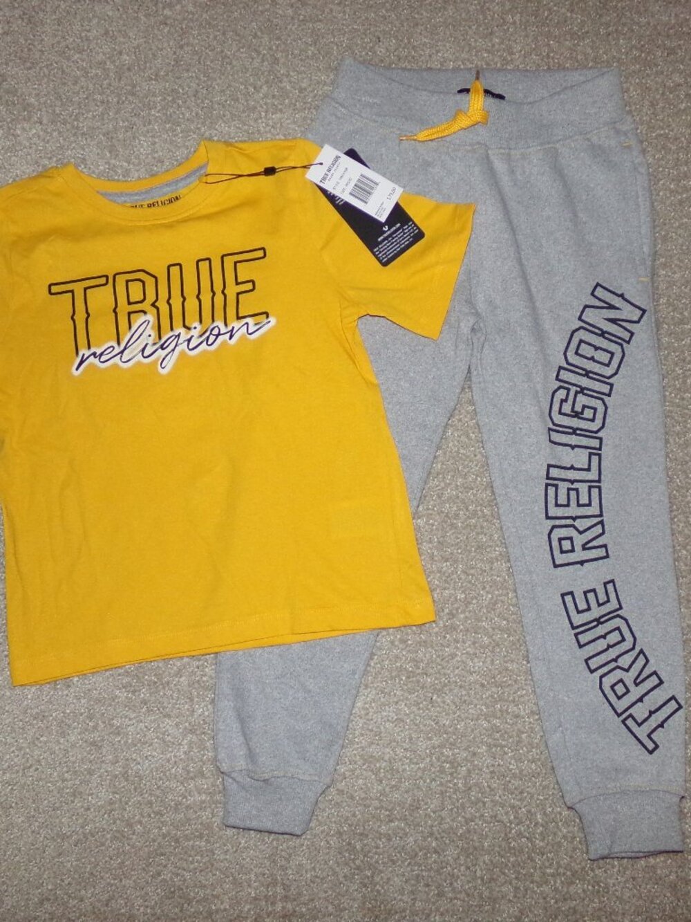 BOYS TRUE RELIGION 2PC SHIRT AND JOGGERS SZ S 4